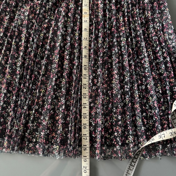 Elle pleated skirt - Picture 3 of 8